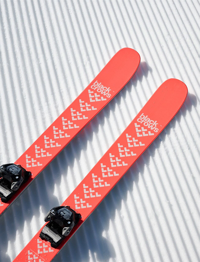 skis